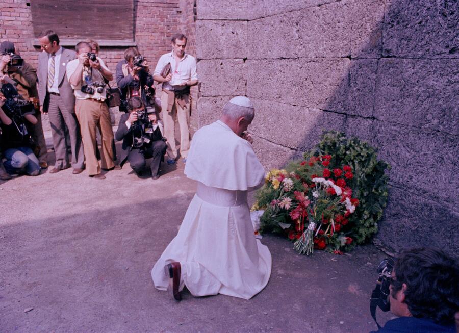 Papa Giovanni Paolo II nel 1979 © Ansa