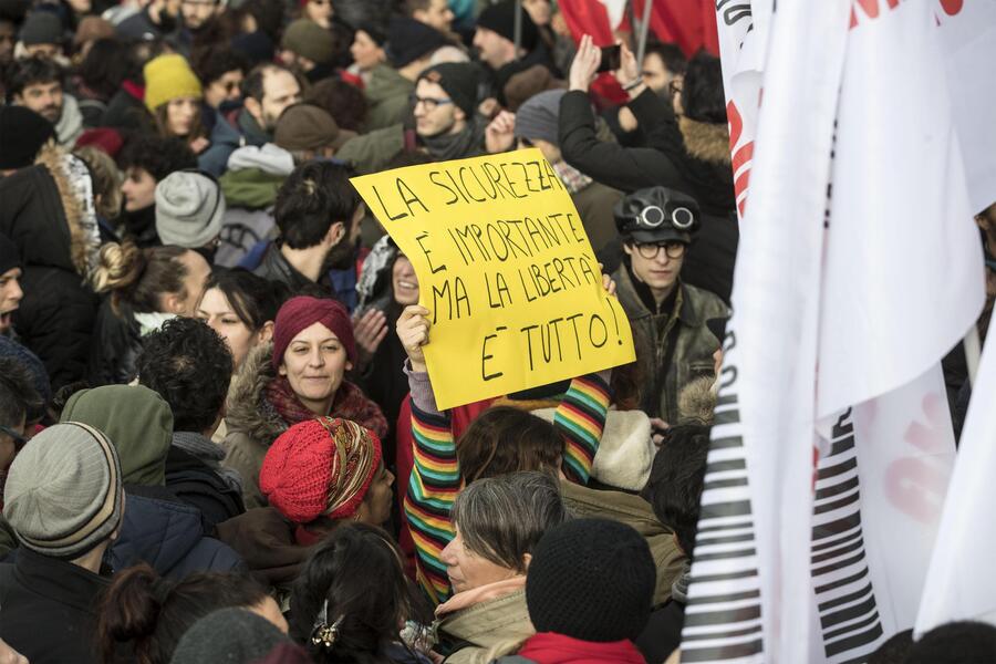 Anti-racism rally in Macerata - Demonstrators during an anti-racism rally in Macerata, 10 February 2018. Few days ago an Italian Luca Trani shot with a gun on several coloured people down the streets of Macerata. ANSA/MASSIMO PERCOSSI © ANSA