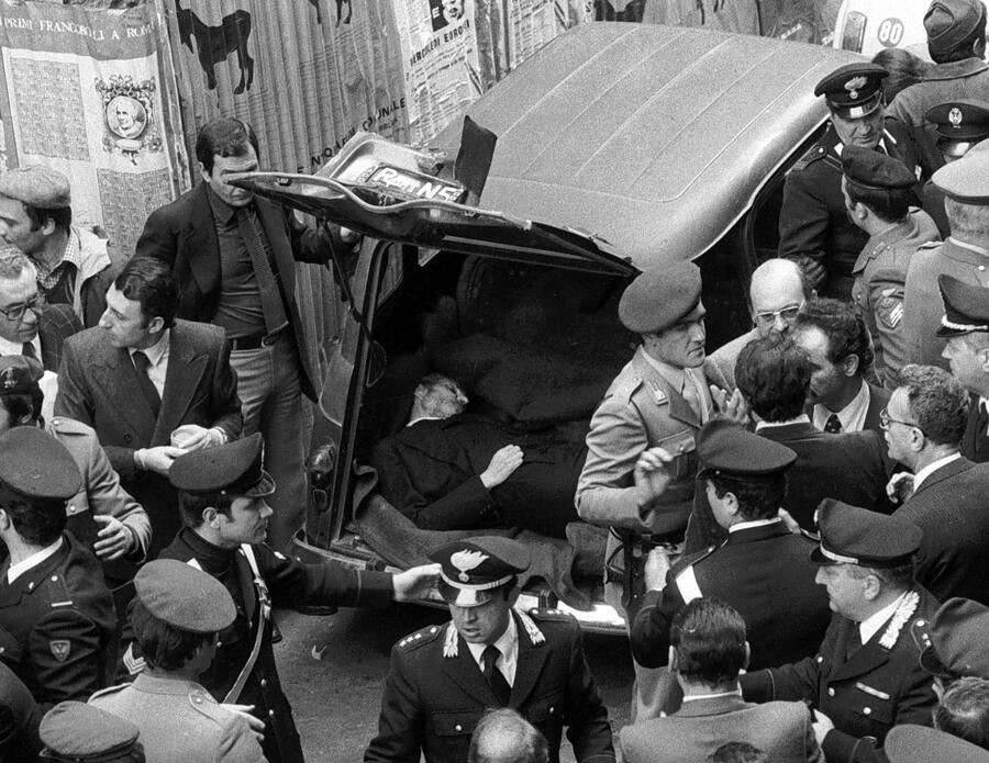 il ritrovamento del corpo di Aldo Moro a Roma, 9 maggio 1978 © 