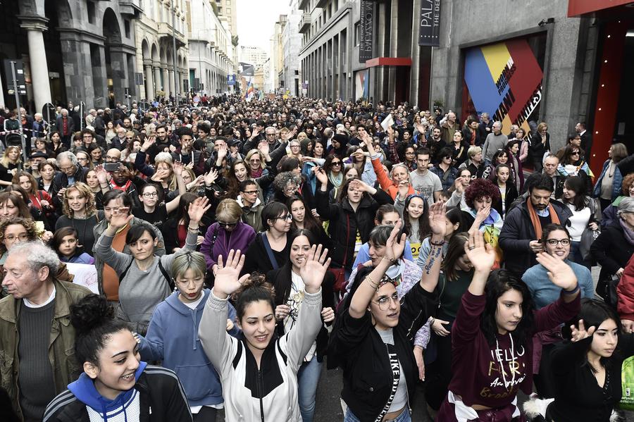 Milano, la marcia contro il razzismo 'People, prima le persone' -  Primopiano - Ansa.it
