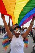 India: ministero interno contro gay