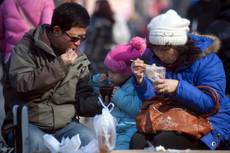 Cina: cibo avanzato su aerei impacchettato e rivenduto 