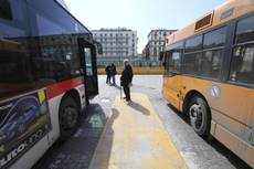 Niente bus, protesta in strada ad Agnano