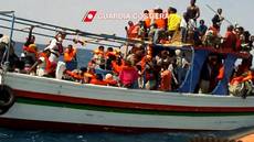 500 profughi soccorsi in Canale Sicilia