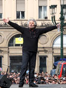 Beppe Grillo a Torino in piazza San Carlo per il V2-day