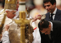 Benedetto XVI battezza il giornalista di origine egiziana Magdi Allam
