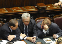 Il premier Berlusconi con i ministri Tremonti e Maroni
