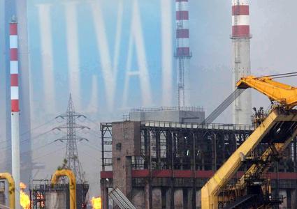 Ilva, combo immagini stabilimento e logo