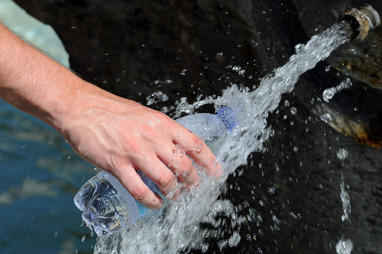 Bolletta dell 'acqua rincara del 3,9% nel 2014 - RIPRODUZIONE RISERVATA