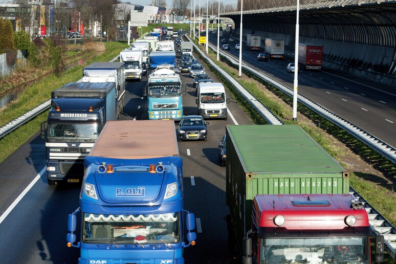 Accordo Ue, camion e auto più sicuri dal 2022 - RIPRODUZIONE RISERVATA