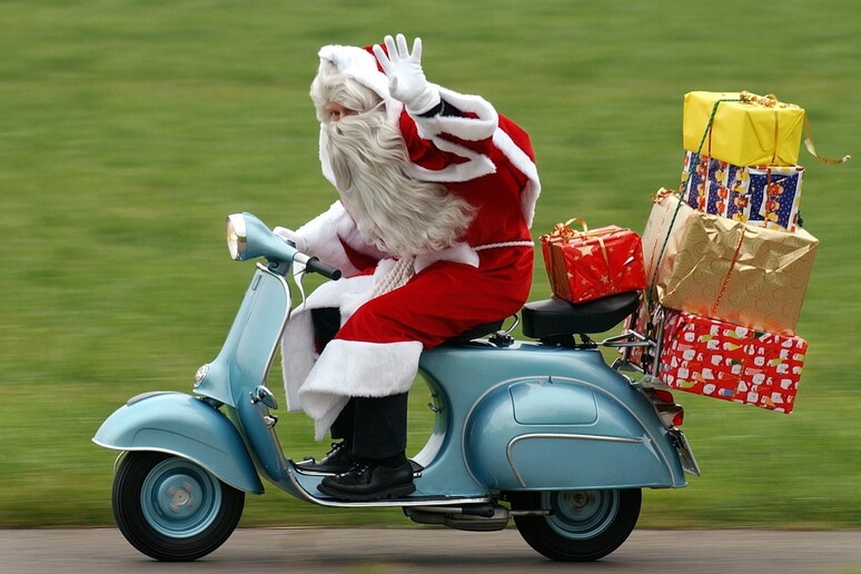 eBay, italiani tecnologici ma tiratardi su regali Natale - RIPRODUZIONE RISERVATA