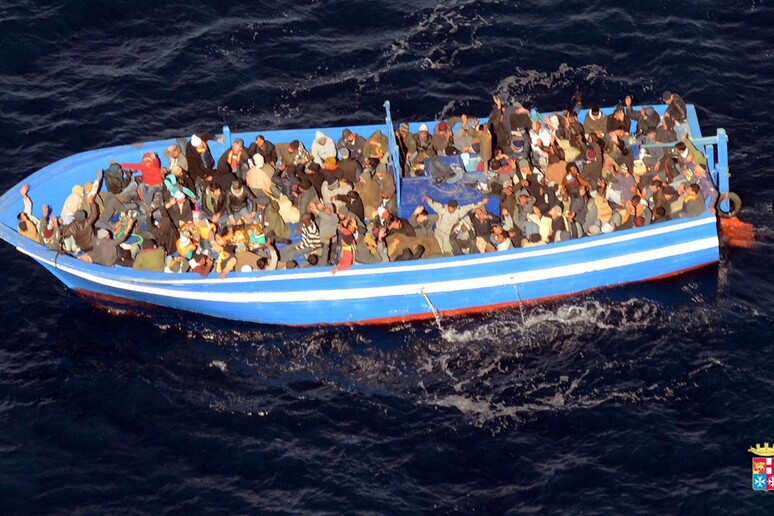Italian navy in bid to rescue some 200 migrants off Lampedusa - RIPRODUZIONE RISERVATA