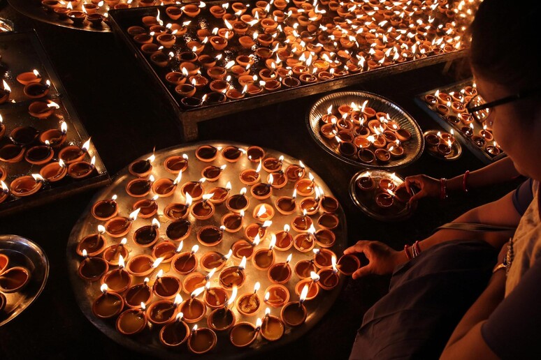 Il festival della luce a Colombo © ANSA/EPA