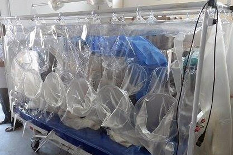 Ebola: dal Modenese le sacche per trasporto malati - RIPRODUZIONE RISERVATA