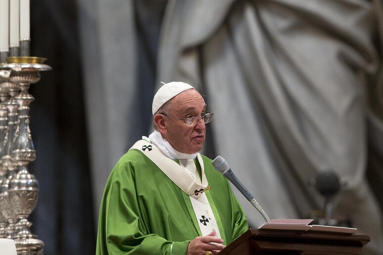 Papa Francesco apre sinodo sulla famiglia - RIPRODUZIONE RISERVATA