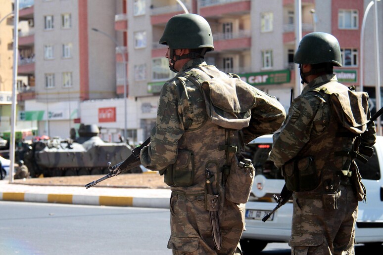Soldati turchi a Diyarbakir - RIPRODUZIONE RISERVATA