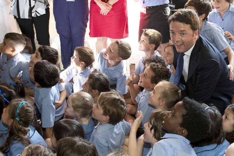 Il premier Matteo Renzi visita la scuola bilingue italiana di Sydney - RIPRODUZIONE RISERVATA