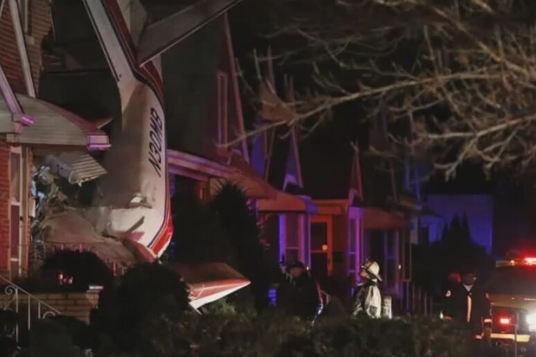 Un 'immagine dell 'aereo cargo, un Commander 500, caduto nell 'area sud-ovest di Chicago - RIPRODUZIONE RISERVATA
