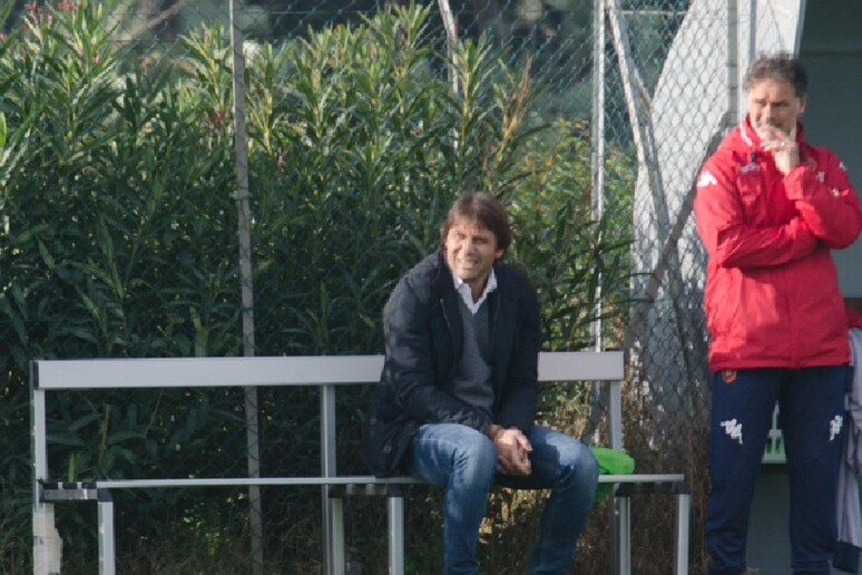 Calcio: Conte assiste ad allenamento del Cagliari - RIPRODUZIONE RISERVATA