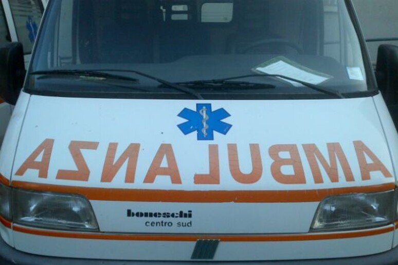 Ambulanza pronto soccorso - RIPRODUZIONE RISERVATA