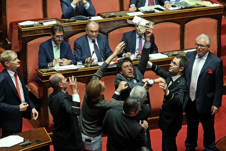 Sblocca Italia è legge, ok fiducia con bagarre al Senato - RIPRODUZIONE RISERVATA