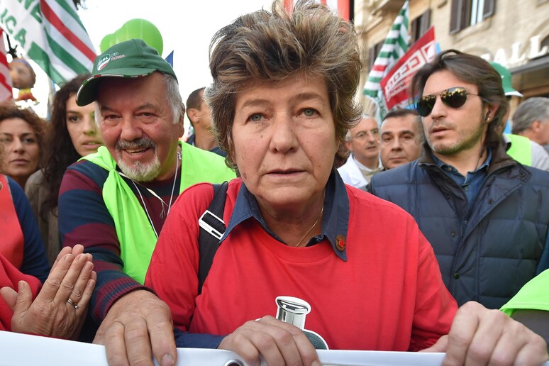 Cgil, il 5 dicembre otto ore di sciopero contro la legge di stabilità - RIPRODUZIONE RISERVATA