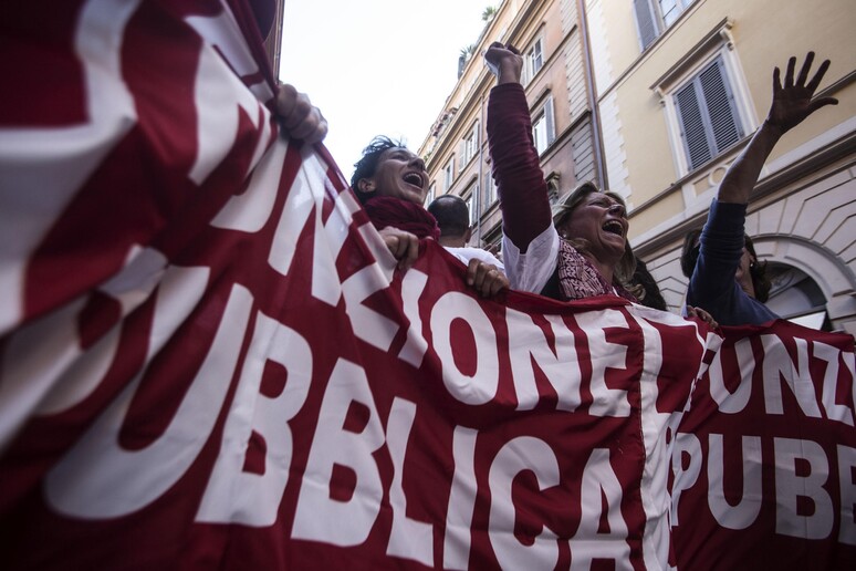 Un momento della manifestazione unitaria del pubblico impiego a Roma l '8 novembre 2014 - RIPRODUZIONE RISERVATA