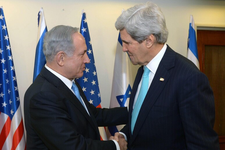 Benjamin Netanyahu e John Kerry (archivio) Ansa/ Amos Ben Gershom © ANSA/EPA