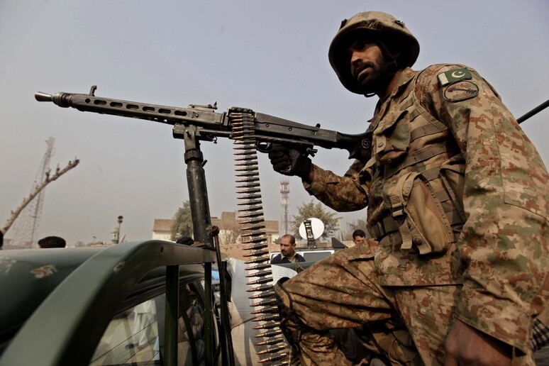Un soldato dell 'esercito pachistano in una foto d 'archivio - RIPRODUZIONE RISERVATA