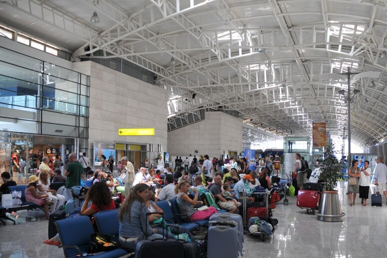 Aeroporti: Cagliari-Elmas, traffico in crescita - RIPRODUZIONE RISERVATA