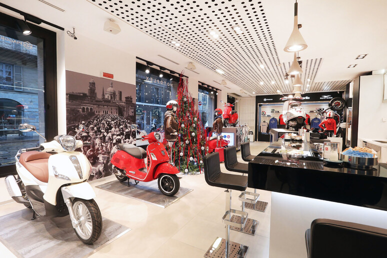 Il Motoplex City Lounge inaugurato da Piaggio a Milano - RIPRODUZIONE RISERVATA