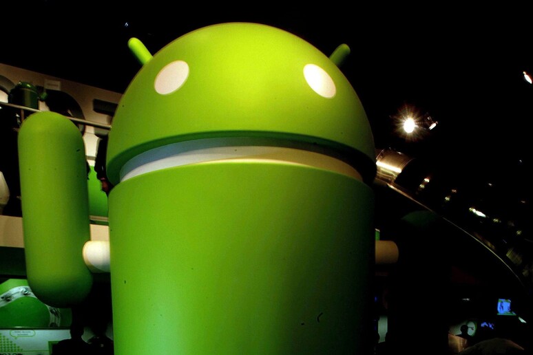Il robottino verde, simbolo di Android - RIPRODUZIONE RISERVATA