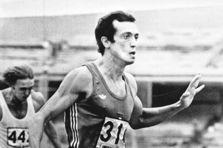 Pietro Mennea taglia la linea di traguardo dei 200 metri con il tempo record di 19 ' '72 durante le  Universiadi a Citta ' del Messico il 12 settembre 1979 - RIPRODUZIONE RISERVATA