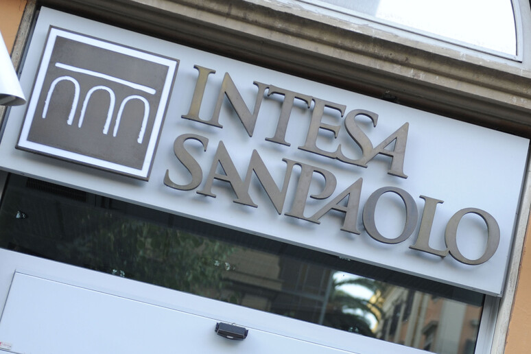 Intesa San Paolo, 475 milioni per salvataggio banche - RIPRODUZIONE RISERVATA