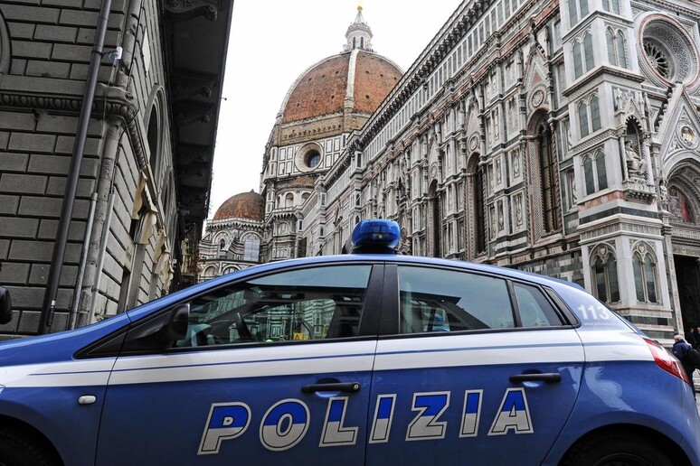 Polizia a Firenze (foto archivio) - RIPRODUZIONE RISERVATA
