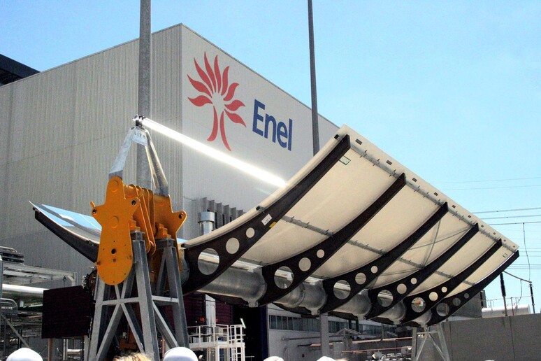 Una immagine di archivio del logo di una centrale dell 'Enel - RIPRODUZIONE RISERVATA