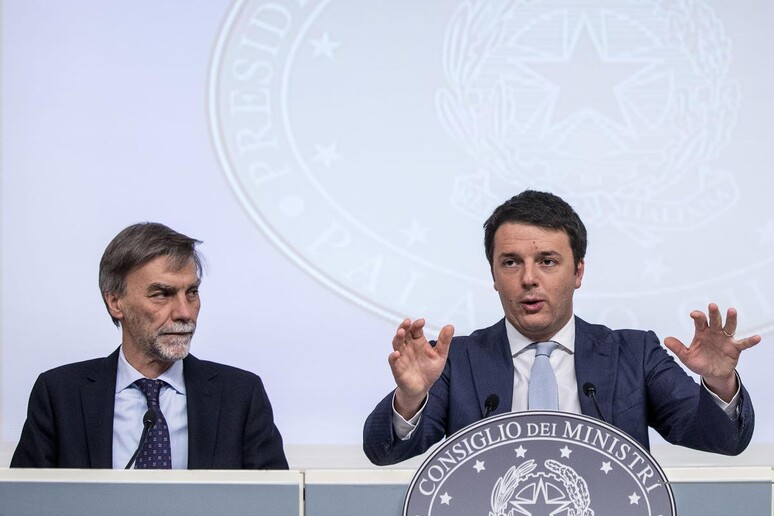 Renzi e Delrio (archivio) - RIPRODUZIONE RISERVATA