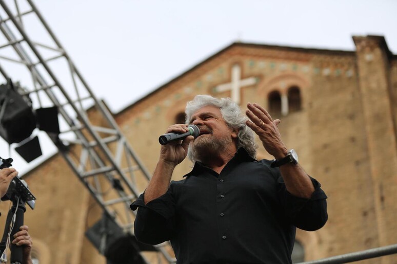 Beppe Grillo in una foto d 'archivio. - RIPRODUZIONE RISERVATA