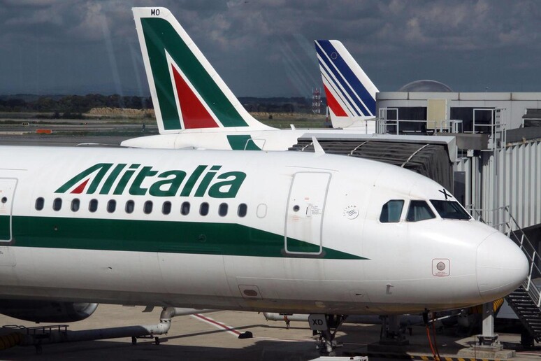 Aerei Alitalia all 'aeroporto di Fiumicino (Roma) - RIPRODUZIONE RISERVATA