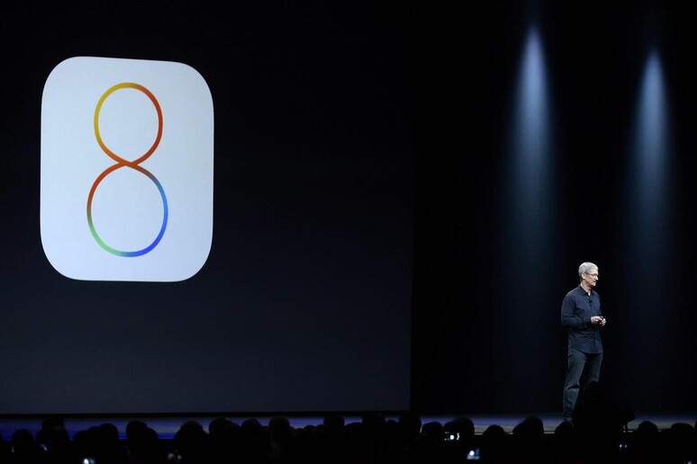 iOS 8, lanciato a giugno alla Apple Worldwide Developers Conference e disponibile dal 17 settembre © ANSA/EPA