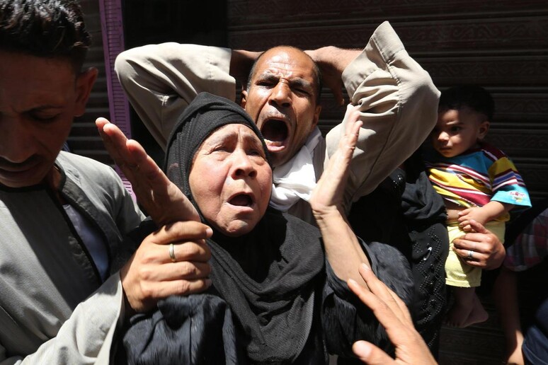 Parenti degli islamici condannati a morte si disperano © ANSA/EPA