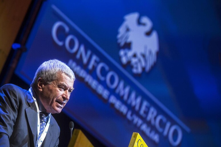 Il presidente Carlo Sangalli, durante l 'assemblea generale di Confcommercio-Imprese per l 'Italia all 'auditorium Conciliazione a Roma il 5 giugno 2014 - RIPRODUZIONE RISERVATA