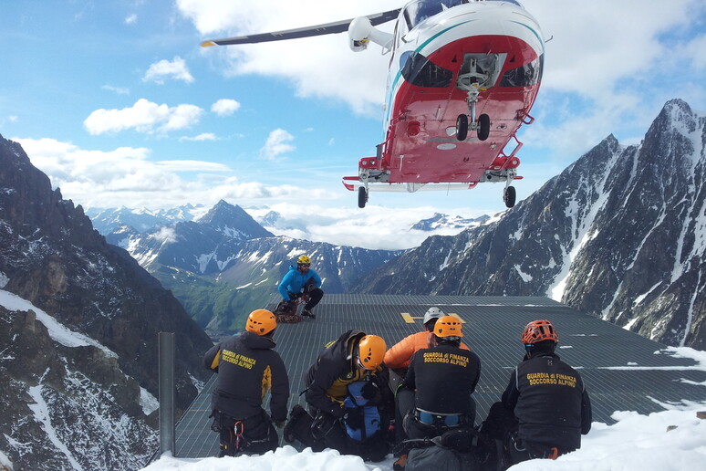 Incidenti montagna: due dispersi sul Monte Bianco (Aosta) - RIPRODUZIONE RISERVATA