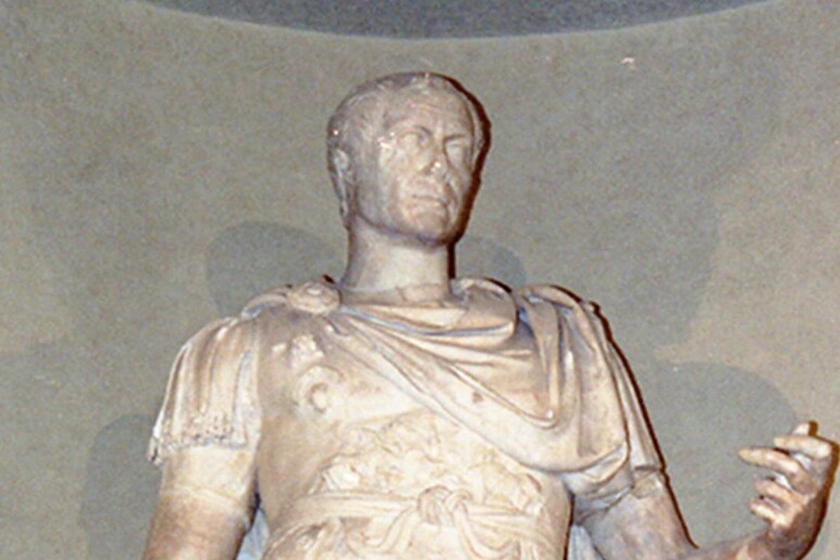 La statua di Giulio Cesare al Campidoglio - RIPRODUZIONE RISERVATA