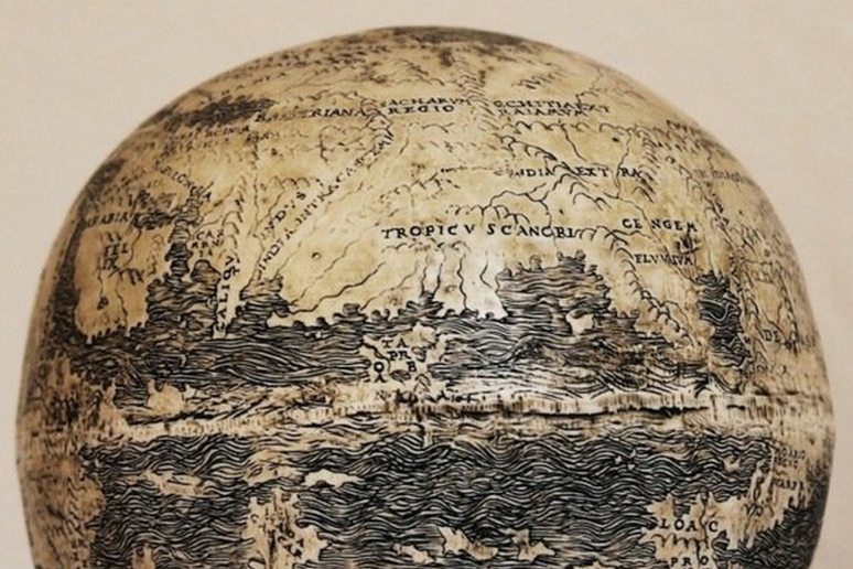 Le Americhe rappresentate sul mappamondo più antico del mondo, inciso su due metà di un uovo di struzzo (fonte: Stefaan Missinne, The Portolan) - RIPRODUZIONE RISERVATA
