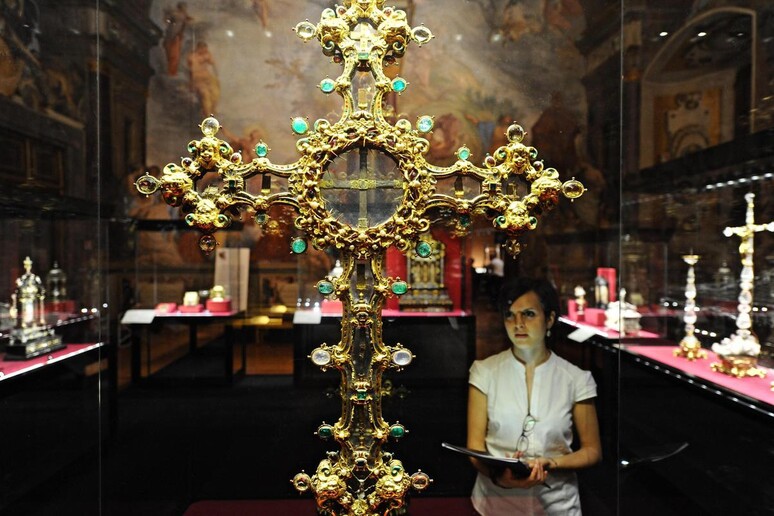 Mostre:  'Sacri splendori. Il tesoro della  'Cappella delle reliquie ' in Palazzo Pitti ' - RIPRODUZIONE RISERVATA