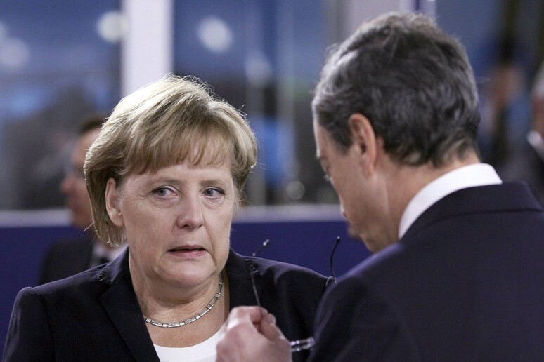 Merkel chiama Draghi, chiede lumi su cambio politiche © ANSA/EPA