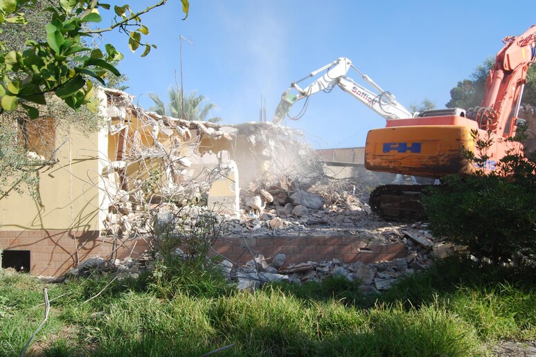 'Ndrangheta: testimone giustizia demolisce casa abusiva boss - RIPRODUZIONE RISERVATA