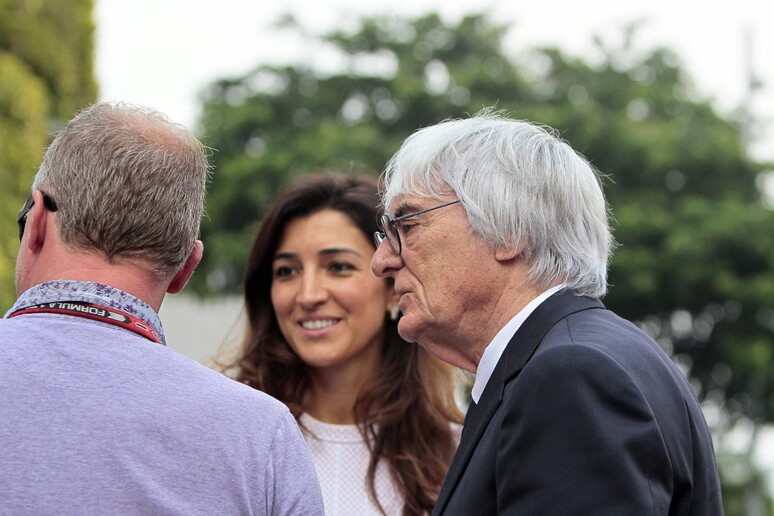 Bernie Ecclestone (d) arriva con la moglie Fabiana Flosi sul circuito del Gp di Singapore © ANSA/EPA