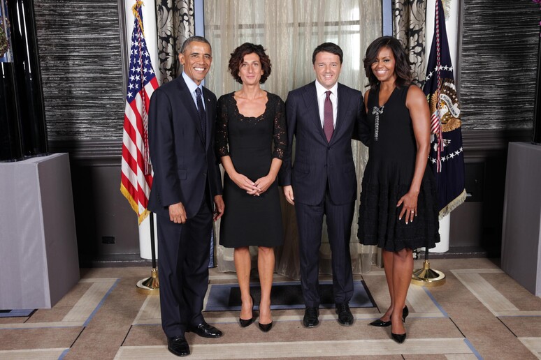 Barack Obama e il premier, Matteo Renzi con le rispettive consorti Michelle e Agnese a New York in occasione dell 'Assemblea generale dell 'Onu Ansa/Official White House Photo by Lawrence Jackson - RIPRODUZIONE RISERVATA